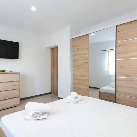 بيت للعطل Pet Friendly In With Sauna Zagvozd