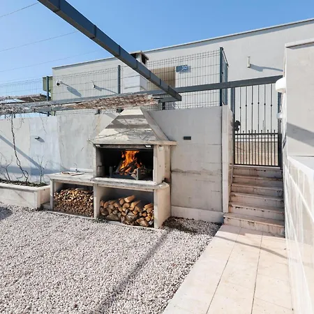 Pet Friendly In With Sauna بيت للعطل Zagvozd