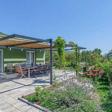 Dom wakacyjny Awesome In Zagvozd